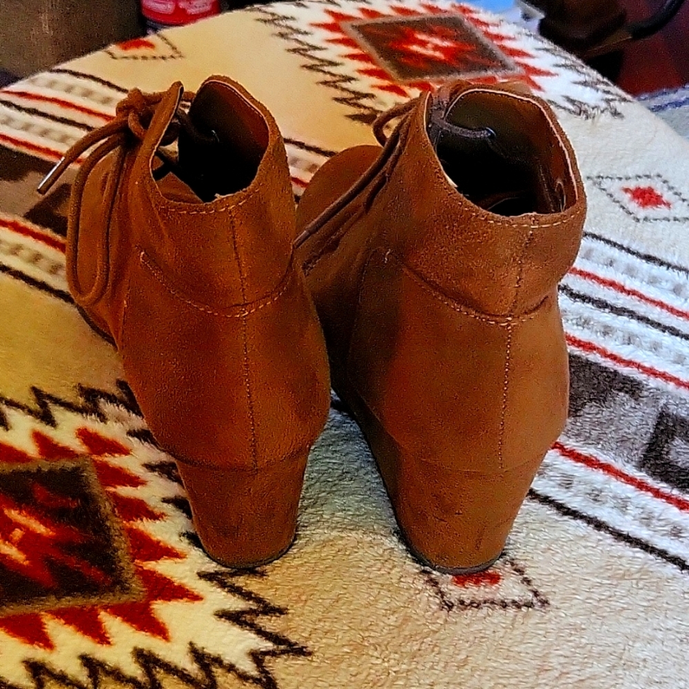 The PERFECT Fall Wedge Size 8 - Picture 5 of 7